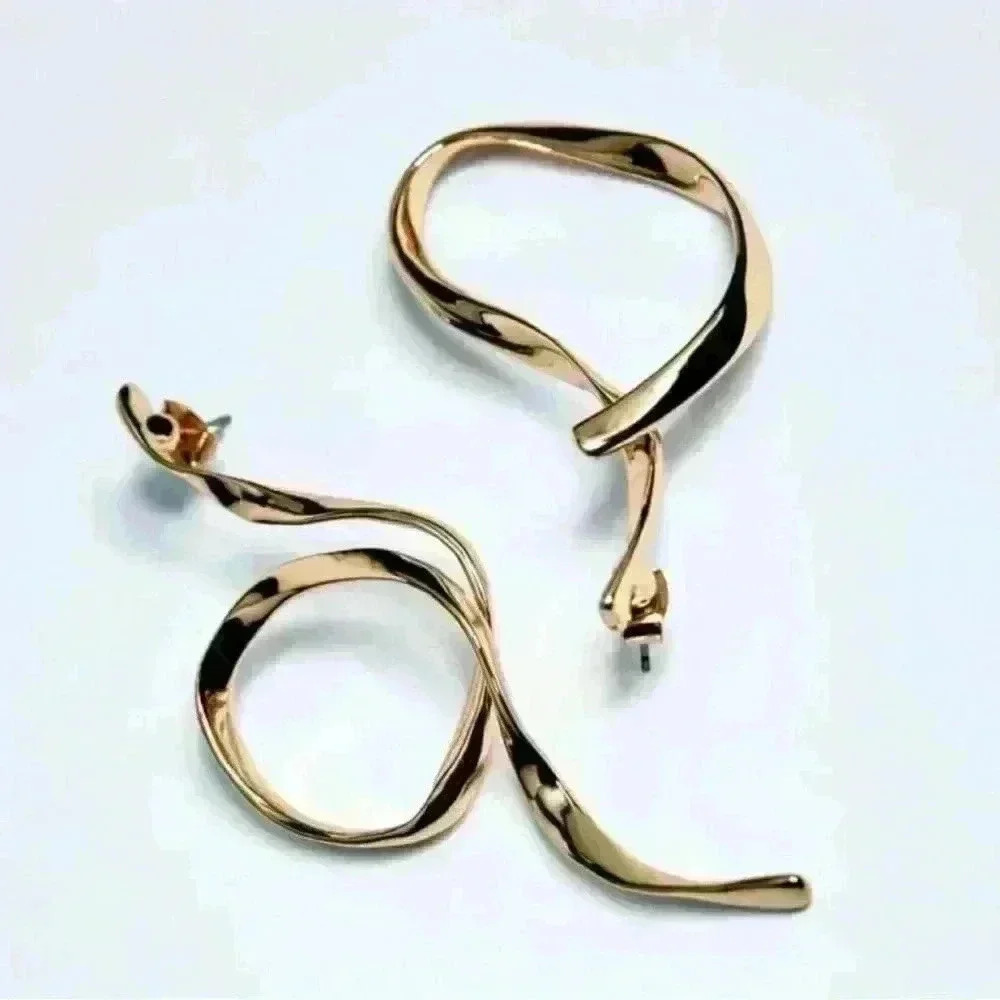 🔥🔥zara Asymmetric Gold earrings - Picture 3 of 4